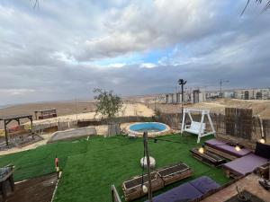 a backyard with a swimming pool and a green lawn at בית אירוח מרום במדבר in Dimona +10 photos