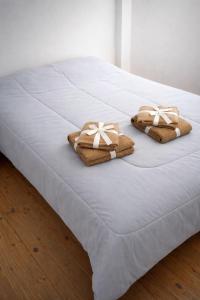 a white bed with two towels on top of it at amailen ushuaia in Ushuaia +3 photos