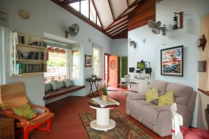 Et opholdsområde på Hornbill Estate, Private Beachfront