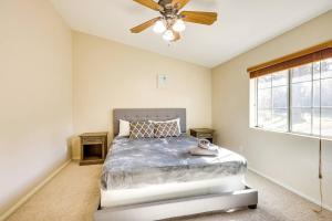 Postel nebo postele na pokoji v ubytování 4BR • Private Yard • Grill • Near Joshua Tree