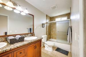 Koupelna v ubytování 4BR • Private Yard • Grill • Near Joshua Tree