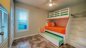 Postel nebo postele na pokoji v ubytování Beachfront Patio w Dune View 2 Pools Pickleball Cravin Waves by AvantStay + 60 fotografií