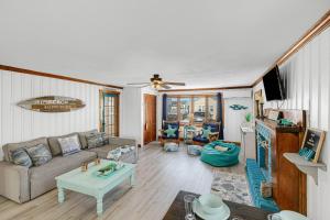 Μια τηλεόραση ή/και κέντρο ψυχαγωγίας στο Blue Chill