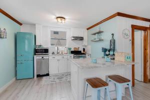 Η κουζίνα ή μικρή κουζίνα στο Blue Chill +37 φωτογραφίες