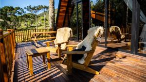 En balkon eller terrasse på Refugio Cascata das Hortensias