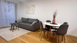 Posezení v ubytování VApartment Nova Vajnorska , private parking + 61 fotografií