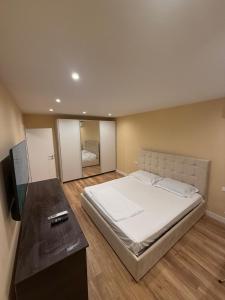 Giường trong phòng chung tại Dyrrachium Apartment