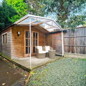 En have udenfor Four Bed House - Garden - Parking - Speed Wi-Fi 75CMR