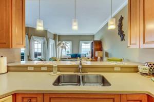 Kuchyň nebo kuchyňský kout v ubytování Fernandina Cay 302 + 13 fotografií