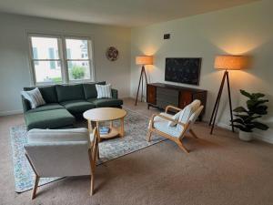 Et opholdsområde på Spacious & Central, Office Space, Monthly Cleaning