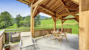 En generel udsigt til bjerge eller udsigt til bjerge taget fra chaletet