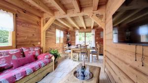 een woonkamer met een bank en een tafel bij Chalets à Saint Jean d'Aulps - Chalet MB MAE-4101 in Saint-Jean-dʼAulps