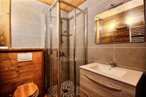 Et badeværelse på Chalets à Morzine - Clévie MAE-1291 + 7 billeder