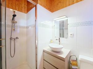 Et badeværelse på Chalets à Châtel - Chalet Casimir CSM CHARMING & NATURE 10 Pers. MAE-3393 + 22 billeder