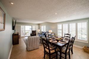 TV/trung tâm giải trí tại Surf & Racquet Club B148 -Pool