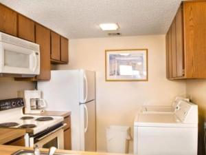 Køkken eller tekøkken på Surf & Racquet Club C102