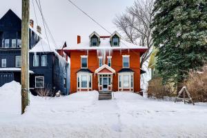 Steps to Dtwn Sault Ste Marie Historic Home! v zimě