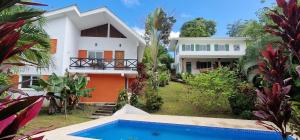 Bazén v ubytování Apartamento Lora-Verde nebo v jeho okolí