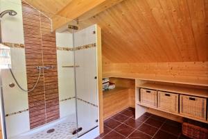 Et badeværelse på Chalets à Le Biot - Morand MAE-3381