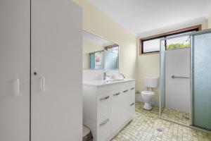 Et badeværelse på Trial Bay Bush Haven + 22 billeder