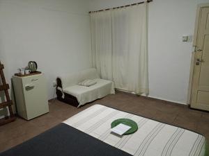 a room with a room with a bed and a rug at Residencial Villalobos in Eldorado +35 photos