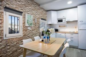 Кухня или мини-кухня в La Terraza by Staycare
