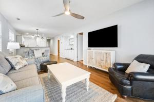 Et tv og/eller underholdning på 21D Beaches & Birdies home