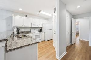 Køkken eller tekøkken på 21D Beaches & Birdies home