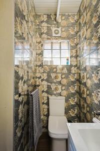 Koupelna v ubytování New Mountain Retreat with Scenic Views