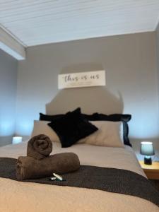 En eller flere senge i et værelse på Worcester Cozy Stay Apartments