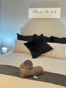En eller flere senge i et værelse på Worcester Cozy Stay Apartments + 10 billeder