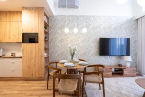 a kitchen and dining room with a table and chairs at Laguna Beskidów Resort - Desert Spring in Zarzecze