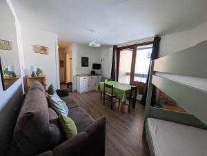 Et tv og/eller underholdning på Résidence Chalmettes - Studio 4 pers. - Skis aux pieds MAE-8984