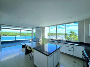 Kuchyň nebo kuchyňský kout v ubytování Puerto Azul Hotel