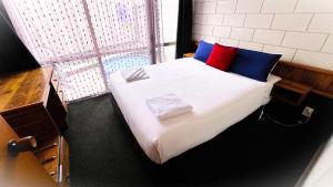 Ένα ή περισσότερα κρεβάτια σε δωμάτιο στο Bennetts Thermal Motor Inn +24 φωτογραφίες