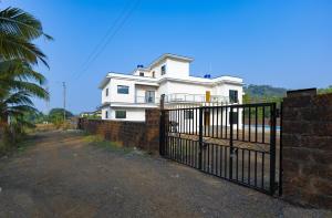 Tòa nhà nơi resort tọa lạc +23 ảnh