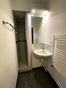 Koupelna v ubytování Résidence Les Pleiades - Appartement rénové · Centre station · Balcon · Parking couvert MAE-8234 + 34 fotografií