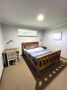 En eller flere senge i et værelse på Stouty's at Hat Head - No Sheets or Towels Provided