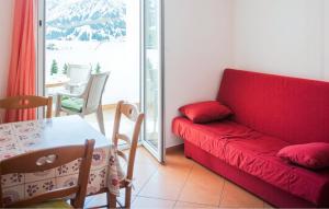 Khu vực ghế ngồi tại 1 Bedroom Lovely Apartment In Lopar