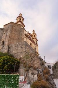een oud gebouw bovenop een berg bij Villa 68 by Villamya in Olvera +21 foto's