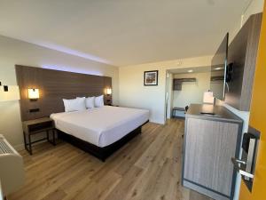 Postel nebo postele na pokoji v ubytování Travelodge by Wyndham Imperial - El Centro