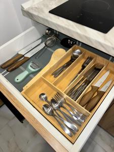 Η κουζίνα ή μικρή κουζίνα στο Park Residence Apartman 1, Mirijevo, Beograd