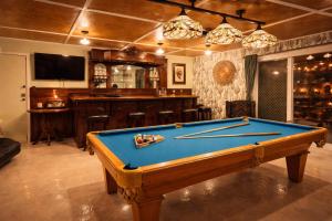 Τραπέζι μπιλιάρδου στο Joshua Tree House with Great View - 1 min from visitor center!