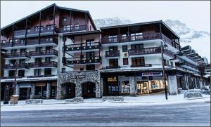 a large building with balconies on the side of a street at Résidence Les Andes - 2 pièces charme refait a neuf MAE-1693 in Val dʼIsère
