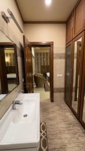 Koupelna v ubytování Lux home + 25 fotografií