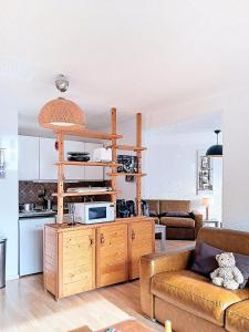 Kuchyň nebo kuchyňský kout v ubytování Résidence Meijotel - Studio pratique et trés bien équipé . Au pied des pistes . Centre station MAE-9443