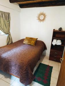 En eller flere senge i et værelse på Nuestro Lugar