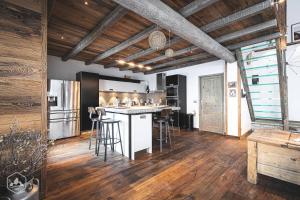 Kuchyň nebo kuchyňský kout v ubytování Chalet Du Gariot - Chalet Gariot : authentique et chaleureux MAE-7933