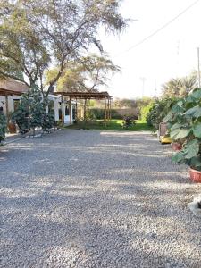 伊察Casa rústica的院子里有凉亭的砂石车道 更多8张照片