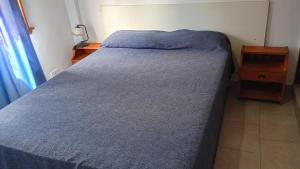 En eller flere senge i et værelse på Yanel